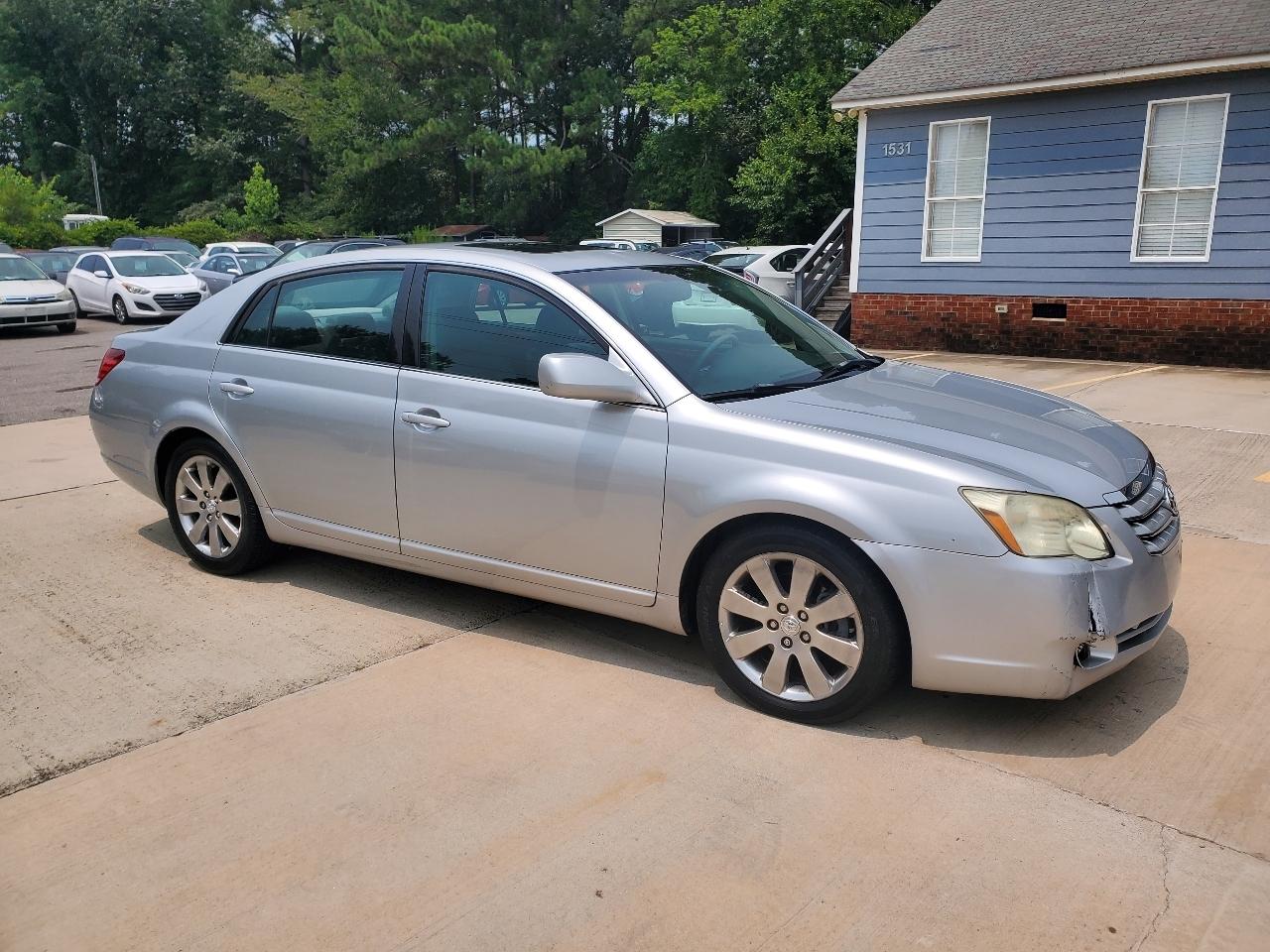 Toyota Avalon XLS 4D Sedan 2005