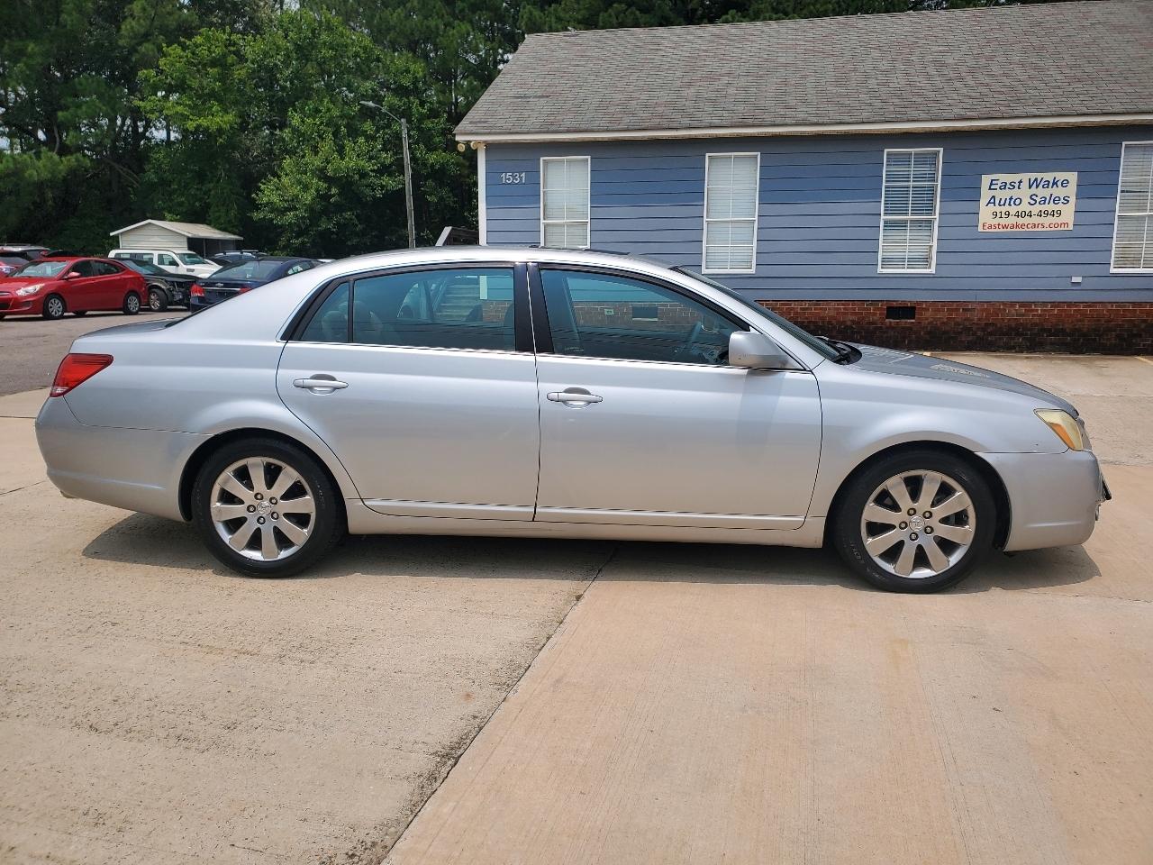 Toyota Avalon XLS 4D Sedan 2005