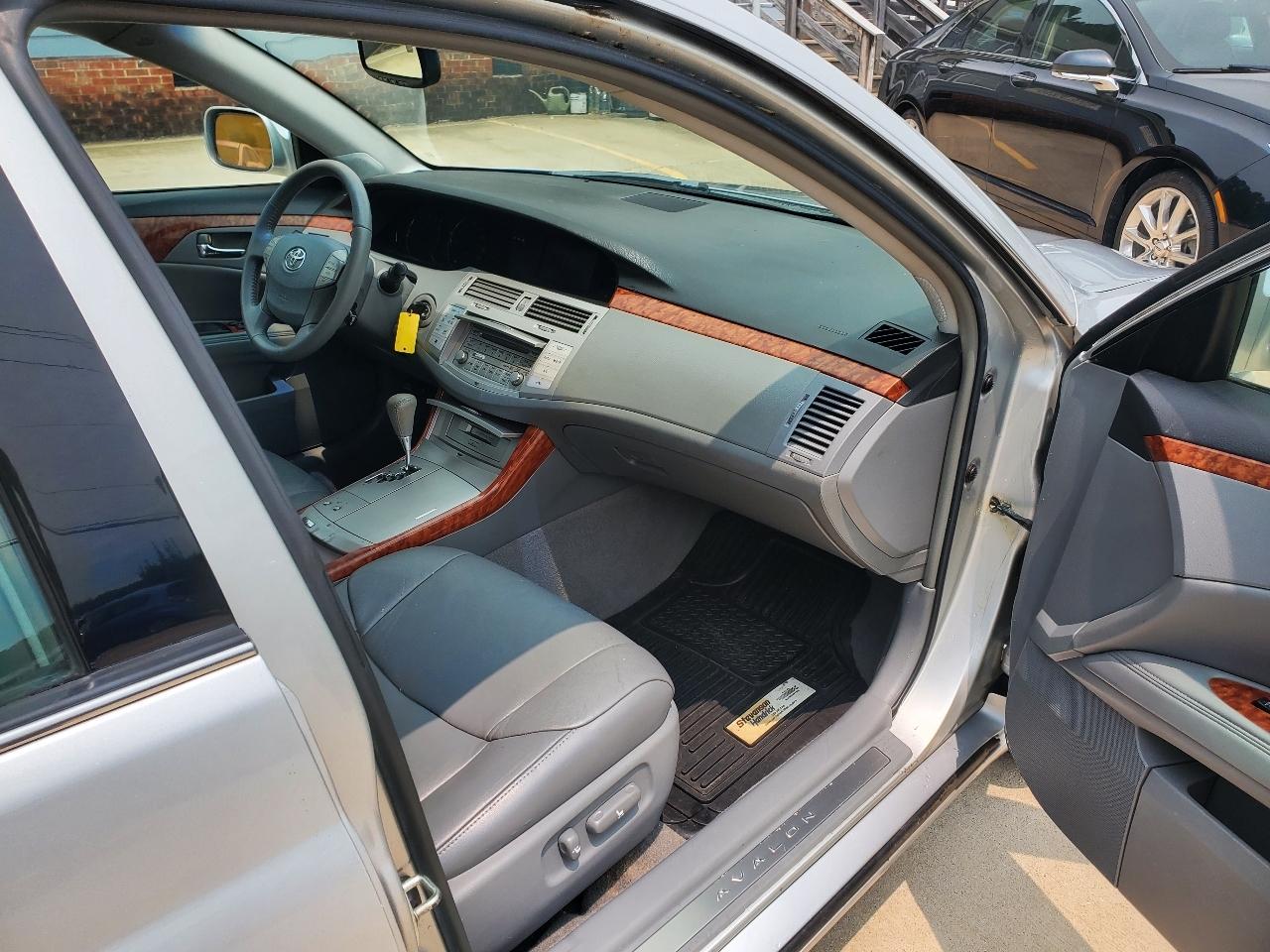Toyota Avalon XLS 4D Sedan 2005