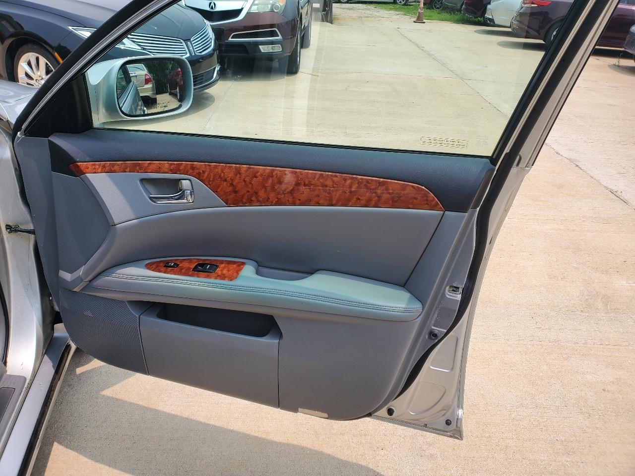 Toyota Avalon XLS 4D Sedan 2005