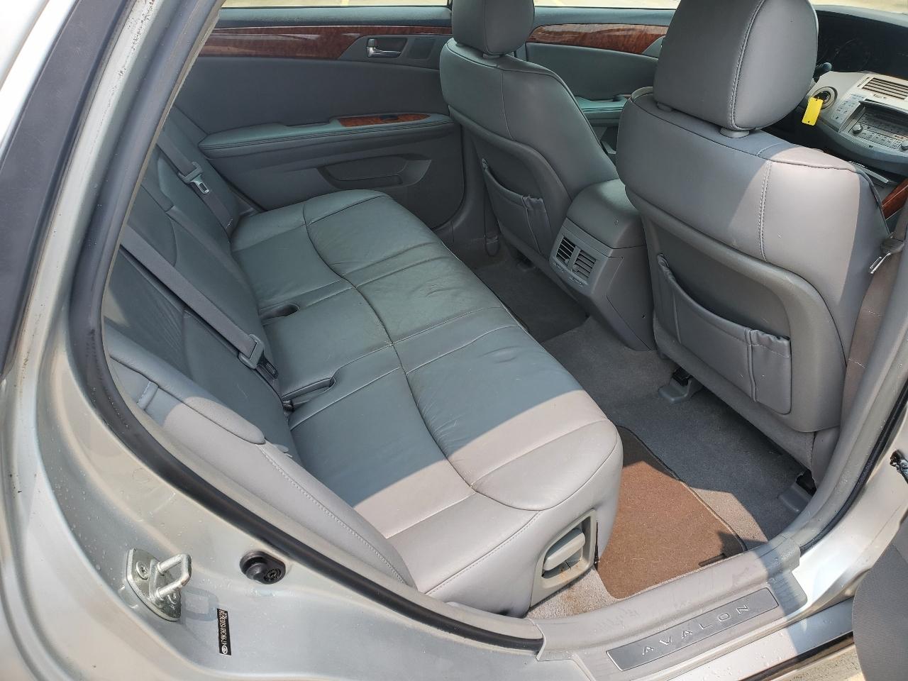 Toyota Avalon XLS 4D Sedan 2005