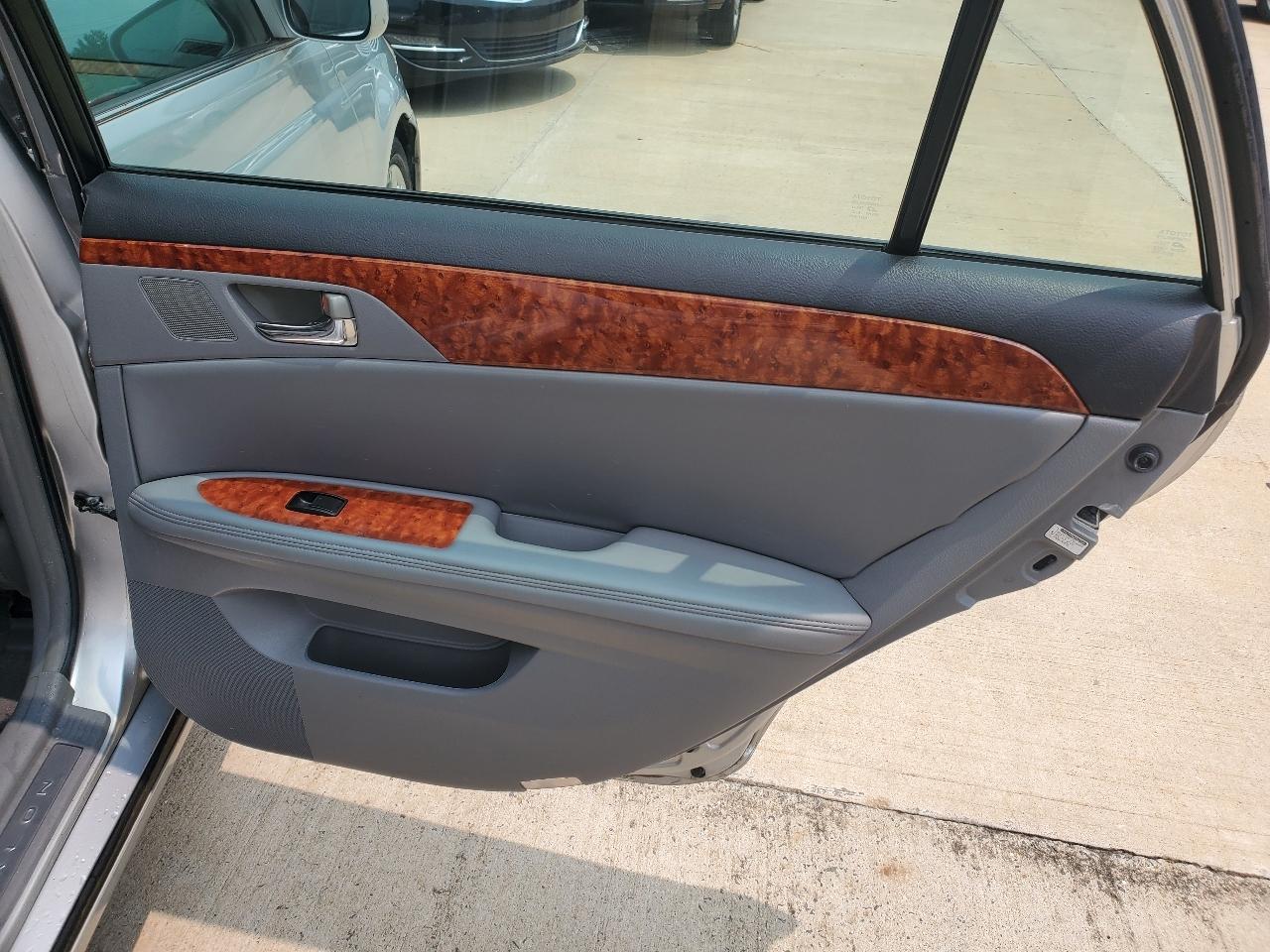 Toyota Avalon XLS 4D Sedan 2005