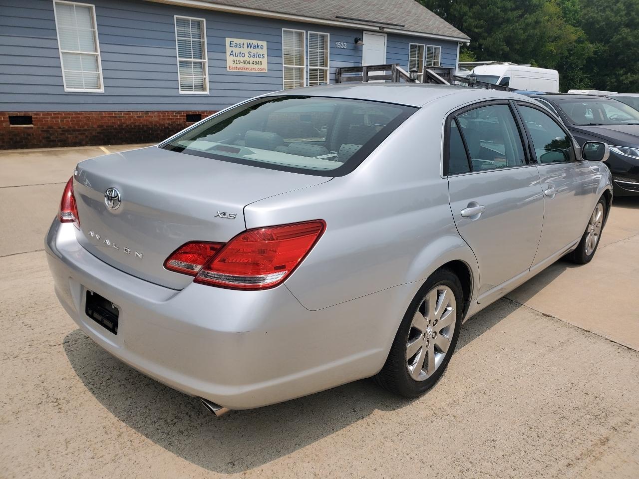 Toyota Avalon XLS 4D Sedan 2005