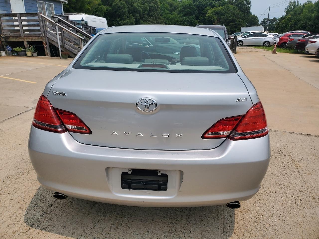 Toyota Avalon XLS 4D Sedan 2005
