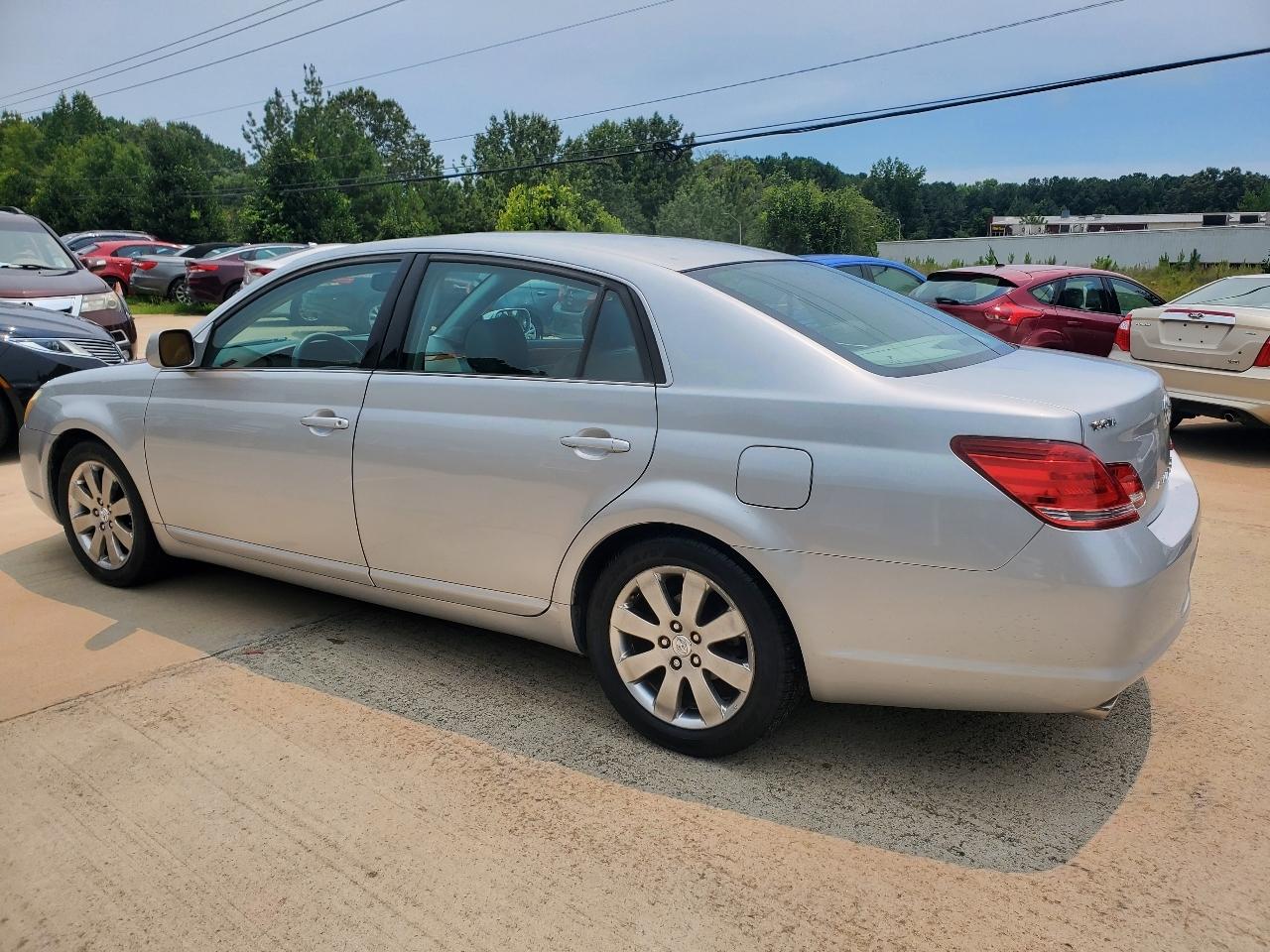 Toyota Avalon XLS 4D Sedan 2005