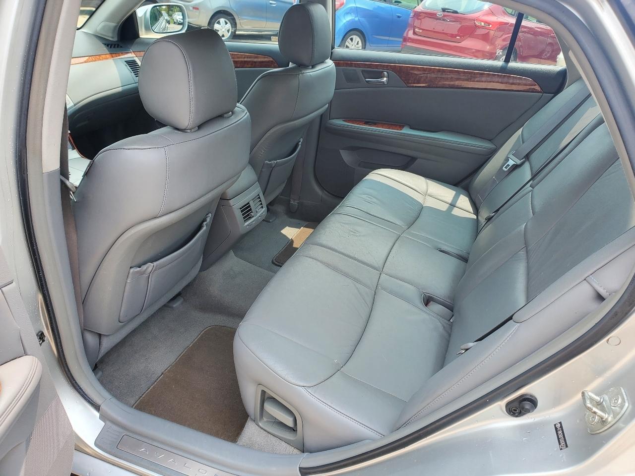 Toyota Avalon XLS 4D Sedan 2005