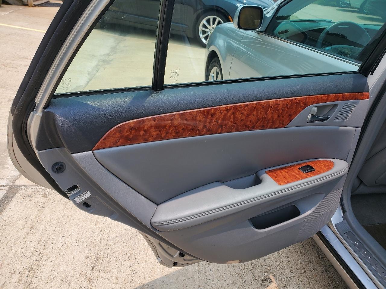 Toyota Avalon XLS 4D Sedan 2005