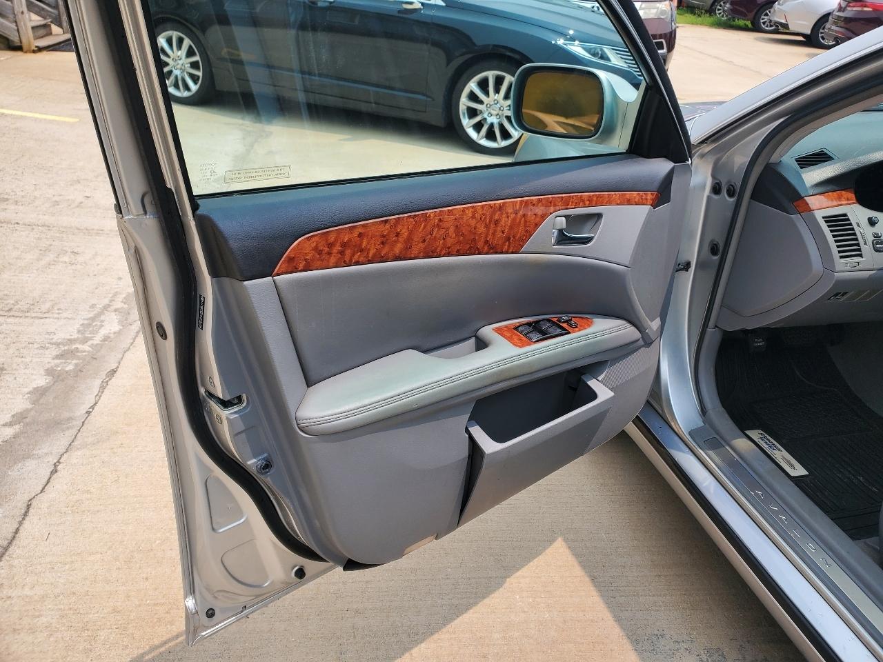 Toyota Avalon XLS 4D Sedan 2005