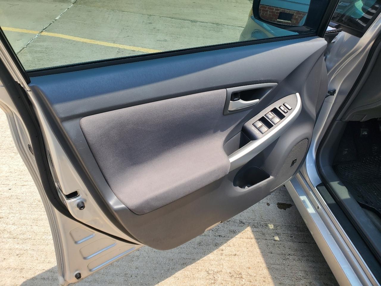 Toyota Prius Prius V 2010