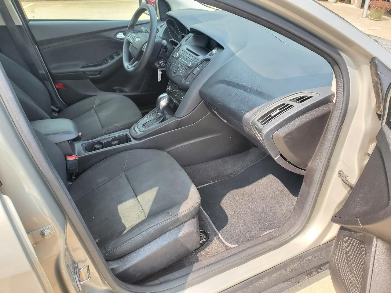 Ford Focus SE 2015