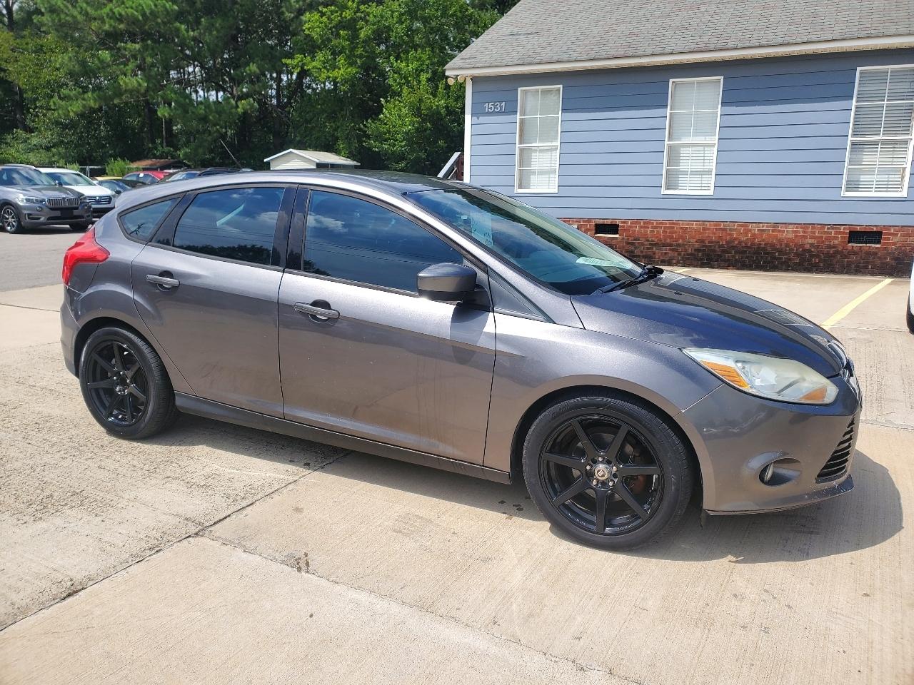 Ford Focus SE 2012
