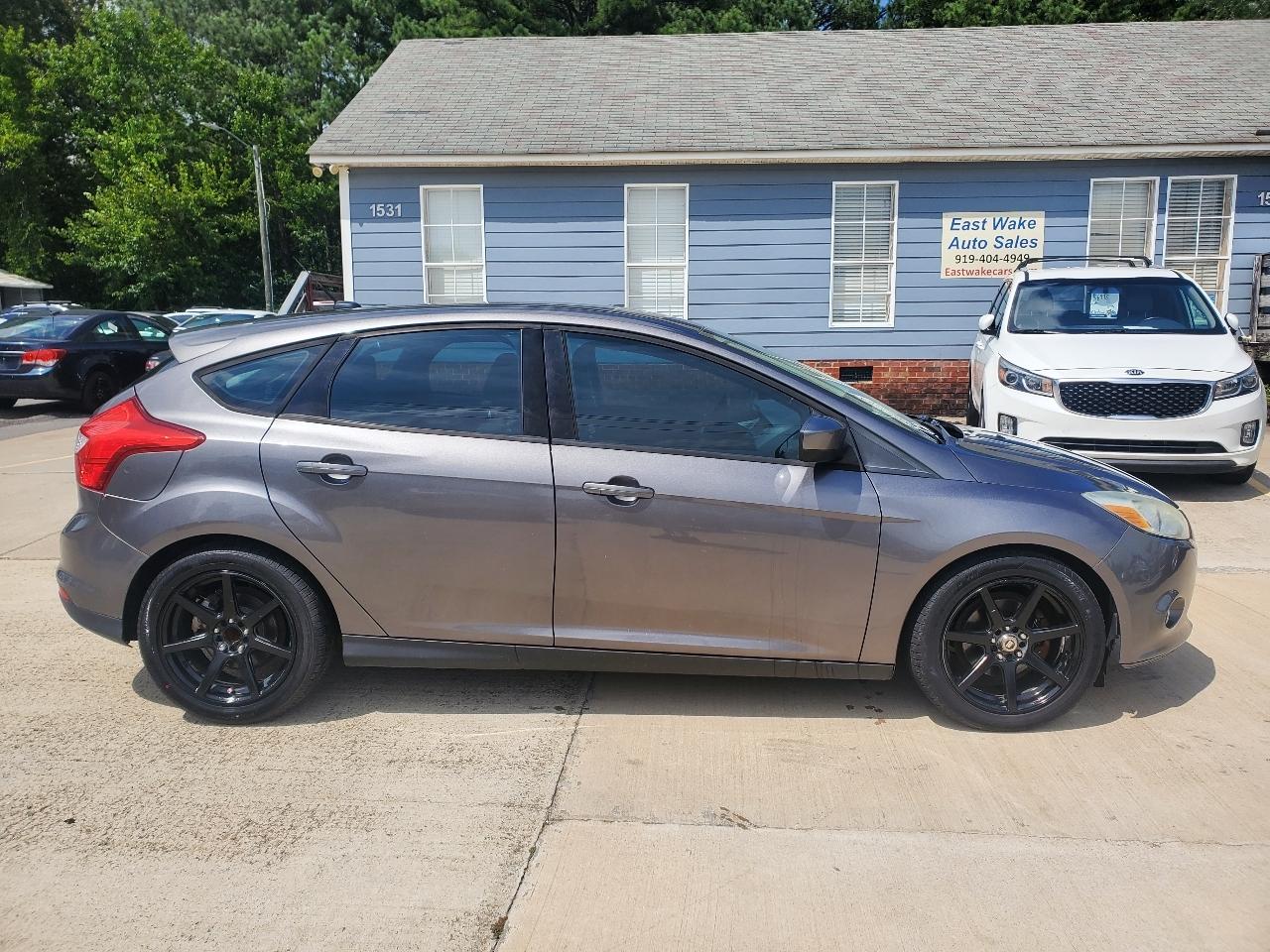 Ford Focus SE 2012