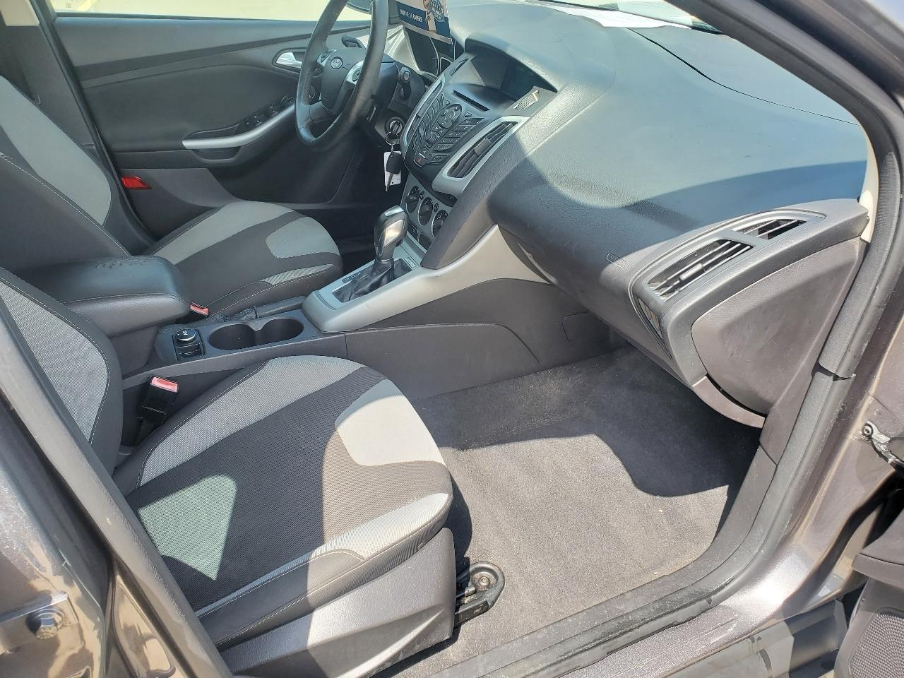 Ford Focus SE 2012