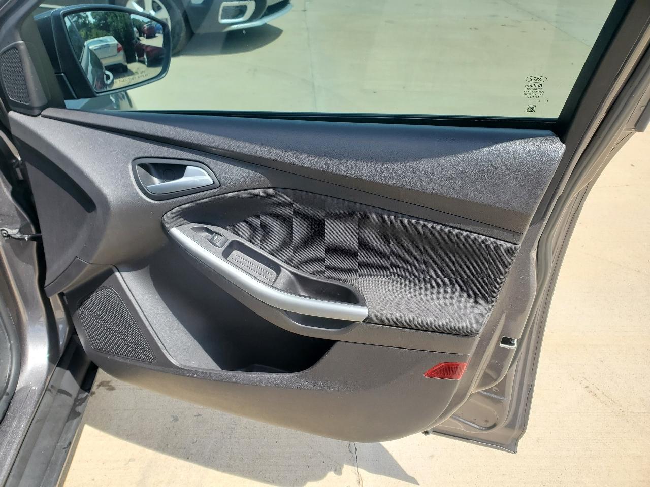 Ford Focus SE 2012