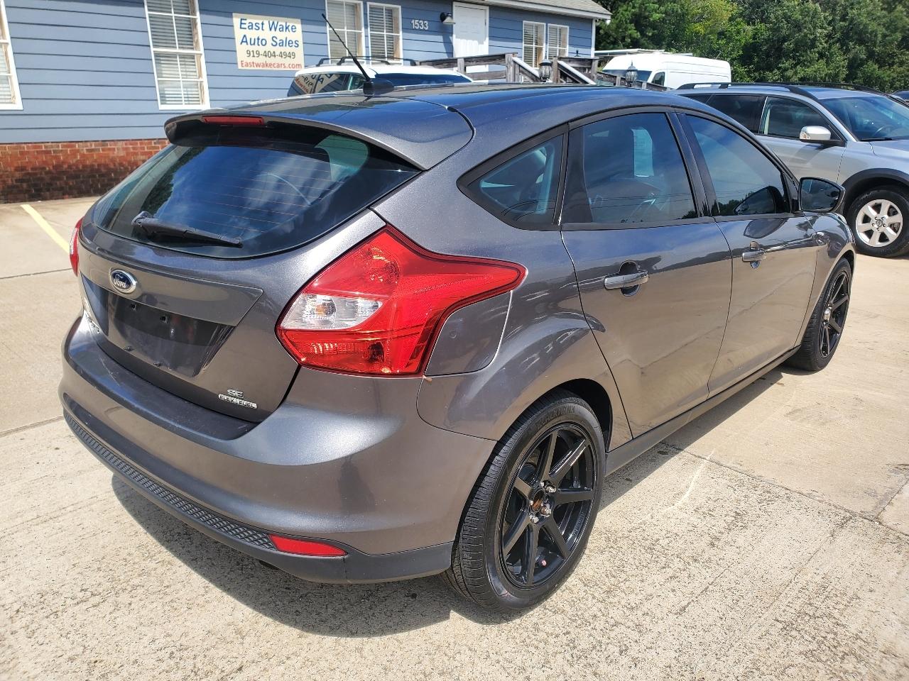 Ford Focus SE 2012