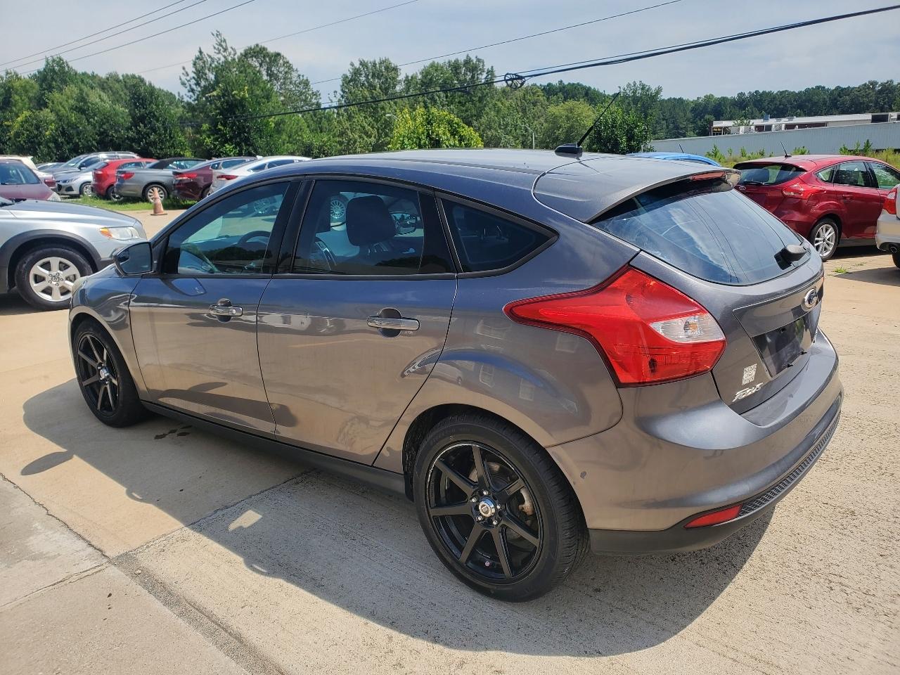Ford Focus SE 2012