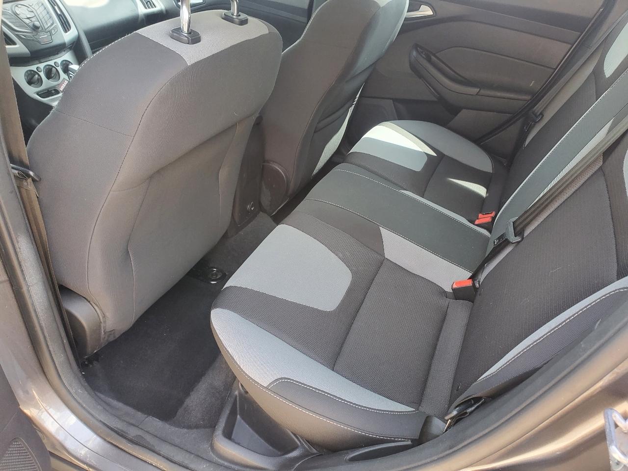 Ford Focus SE 2012