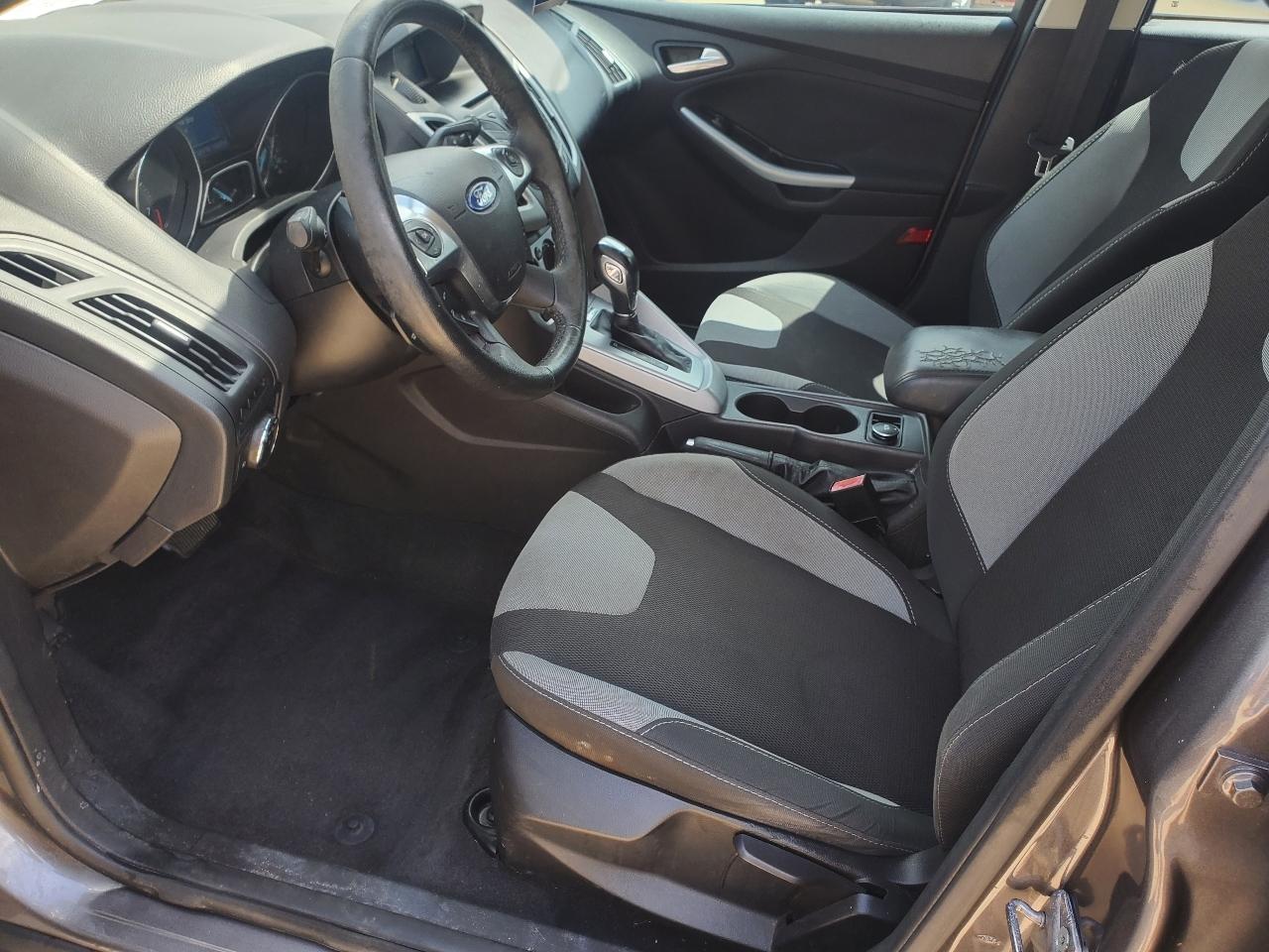 Ford Focus SE 2012