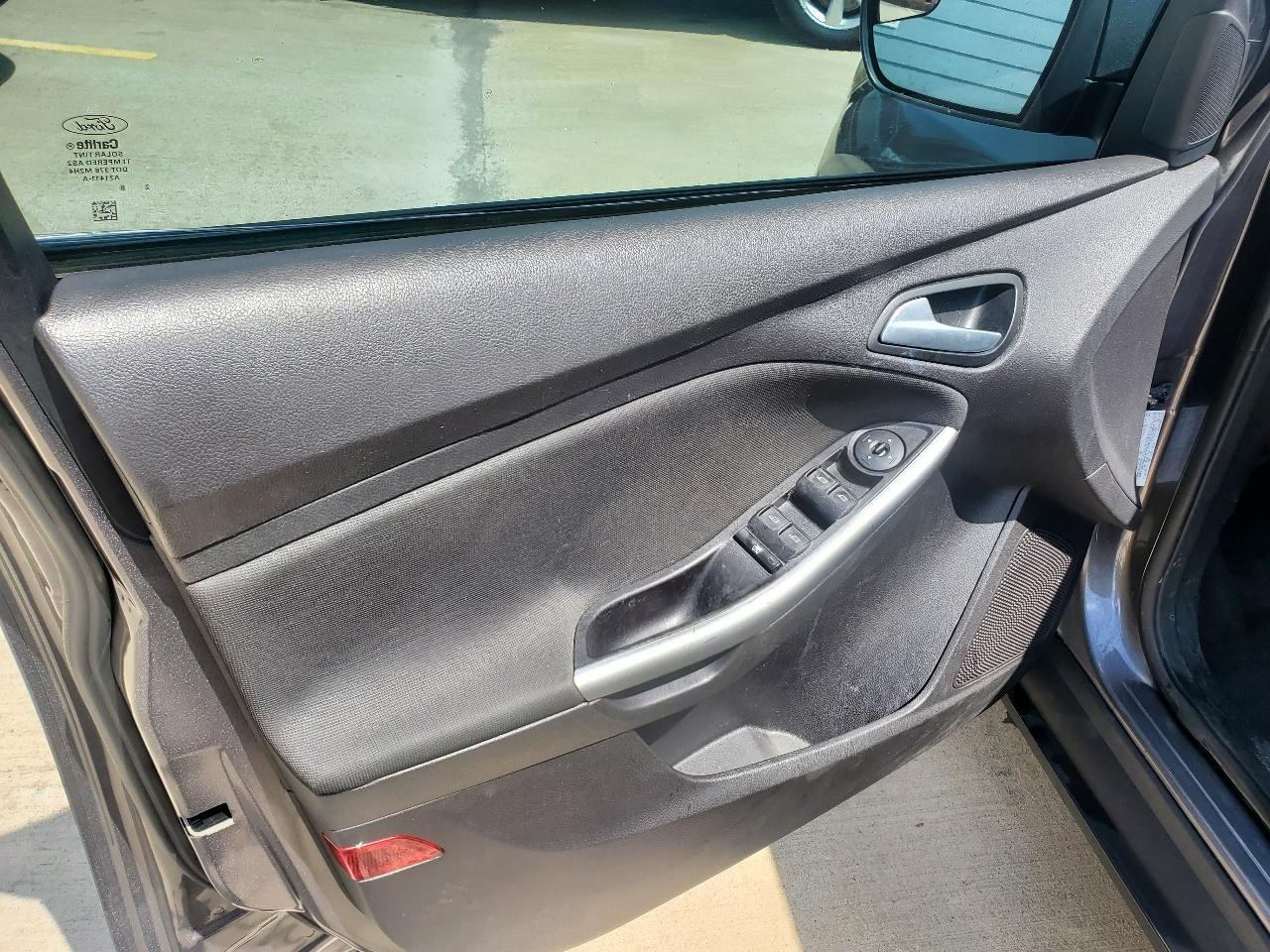 Ford Focus SE 2012
