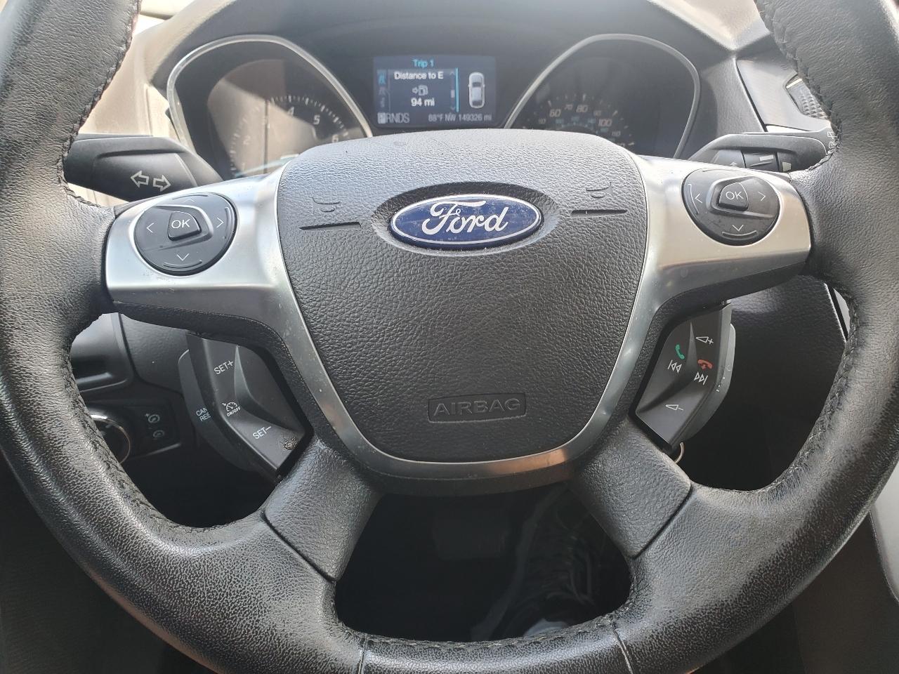 Ford Focus SE 2012