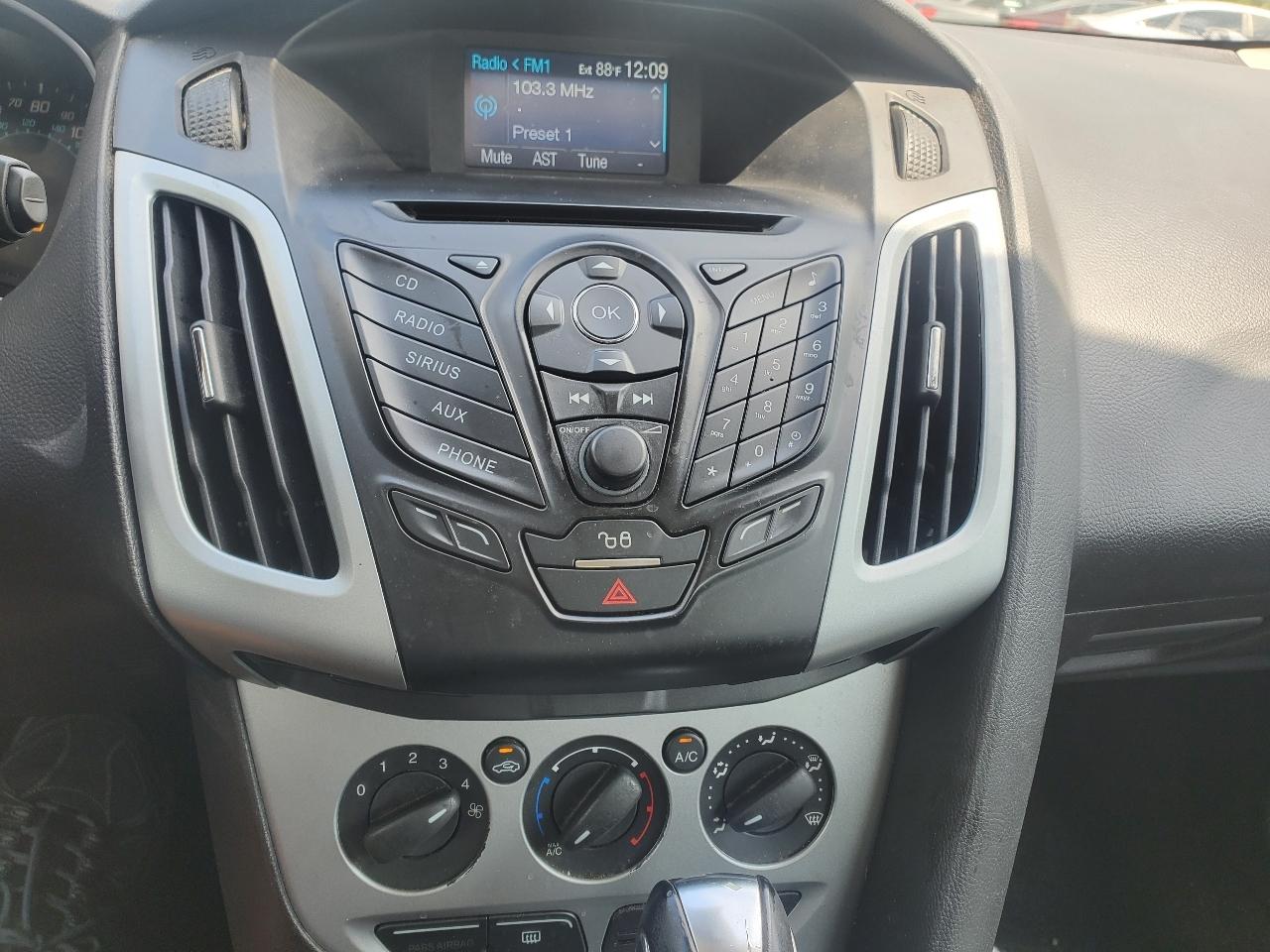 Ford Focus SE 2012