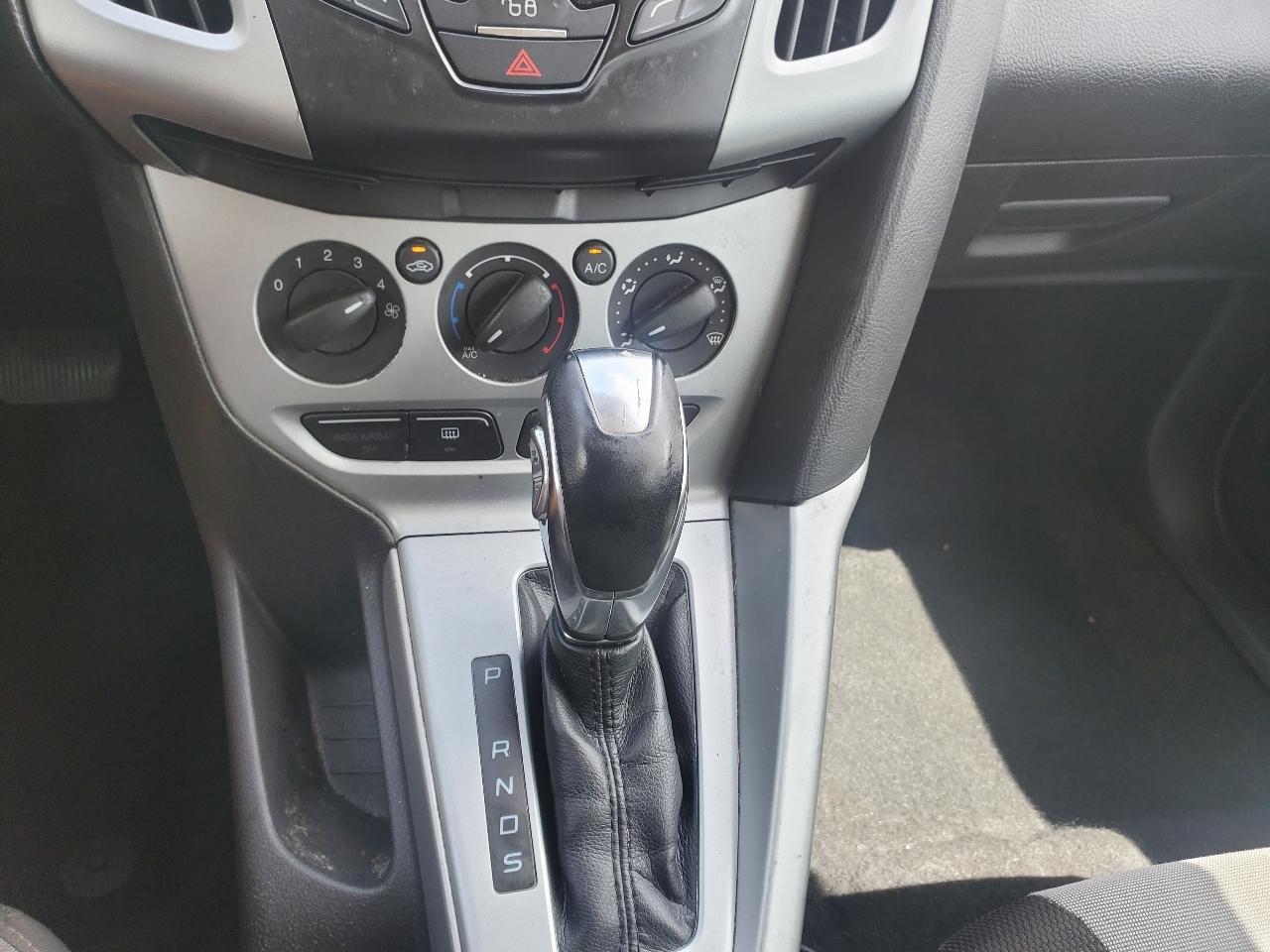 Ford Focus SE 2012