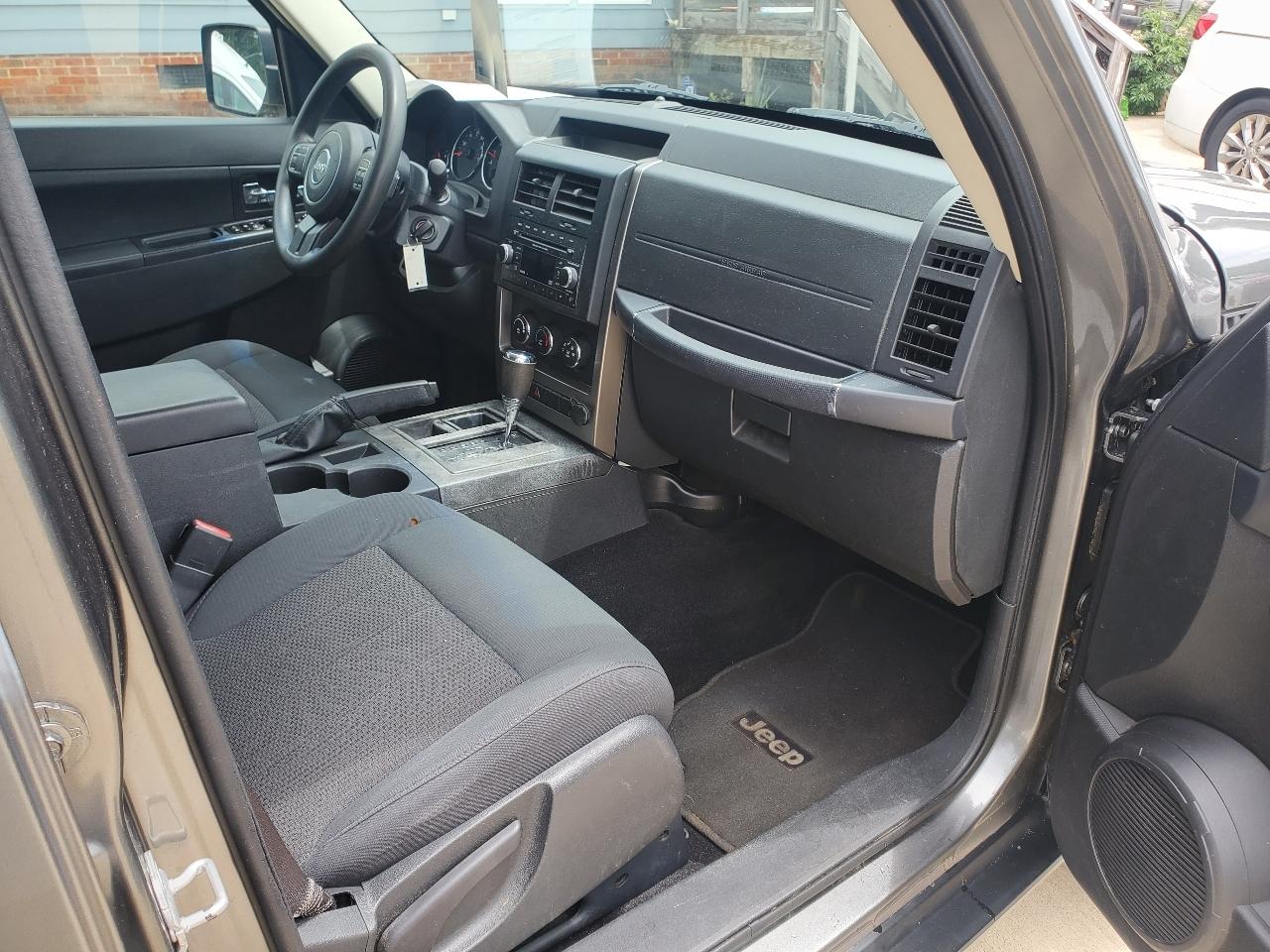 Jeep Liberty Sport 2WD 2012
