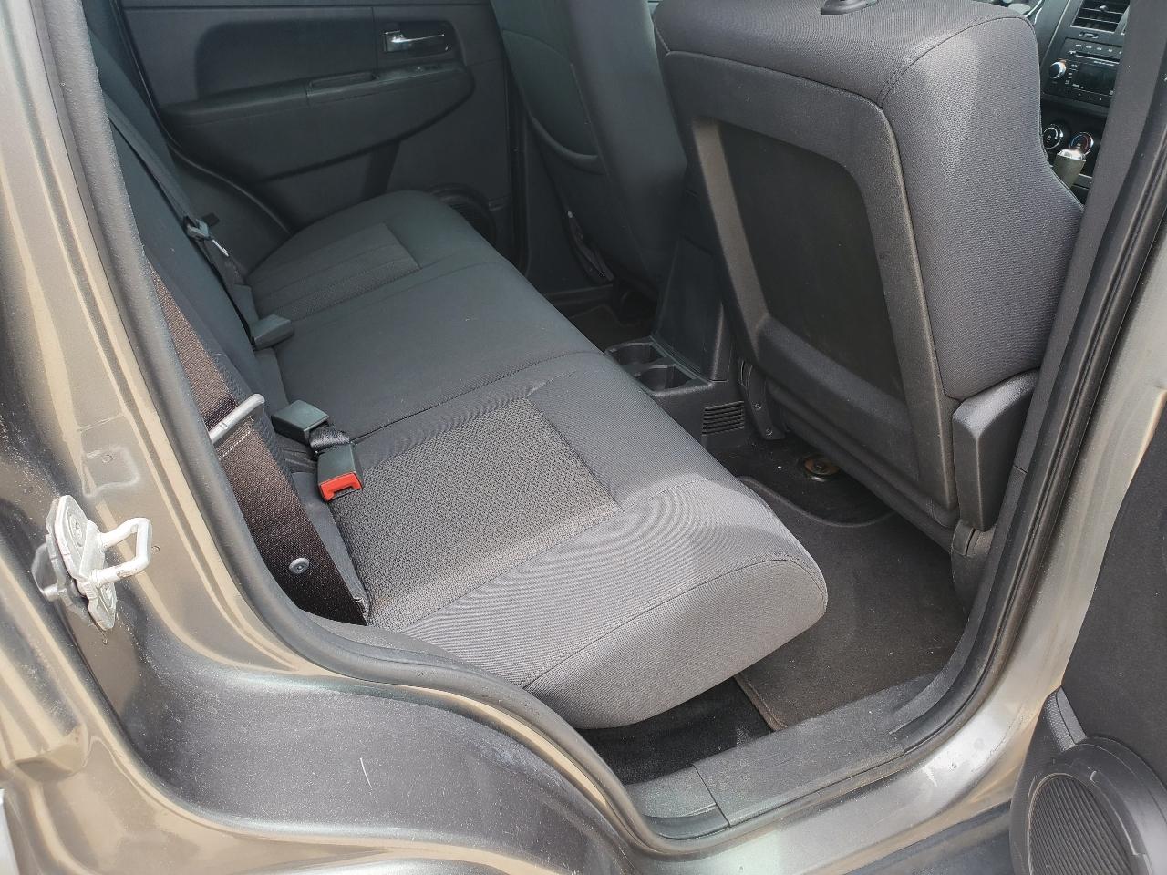 Jeep Liberty Sport 2WD 2012