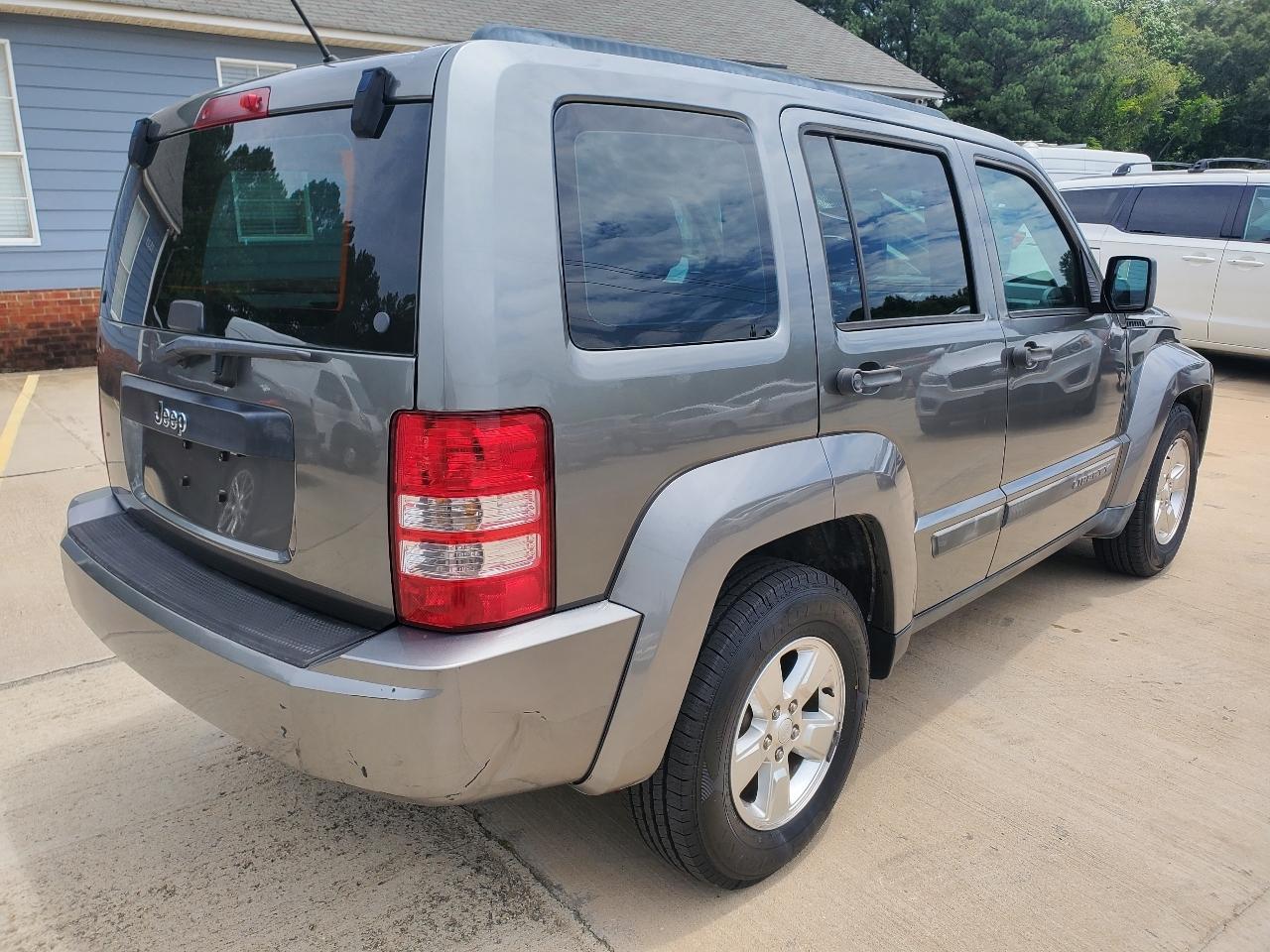 Jeep Liberty Sport 2WD 2012