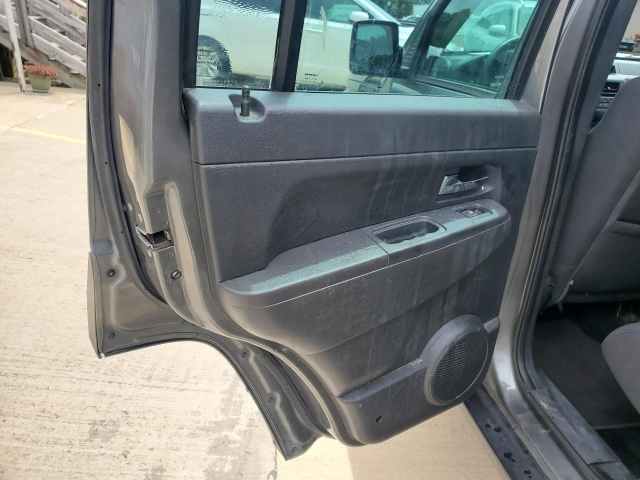 Jeep Liberty Sport 2WD 2012
