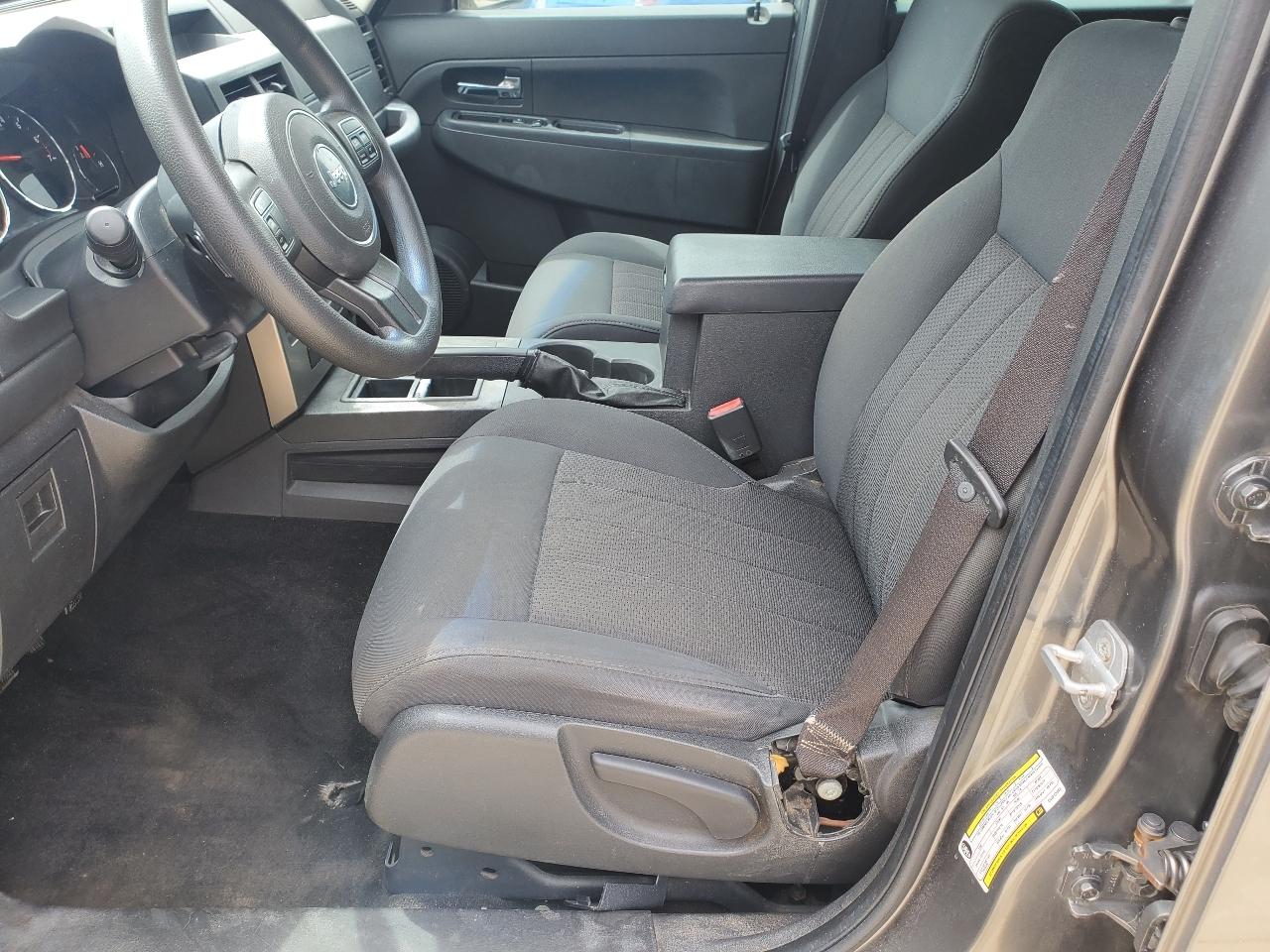 Jeep Liberty Sport 2WD 2012