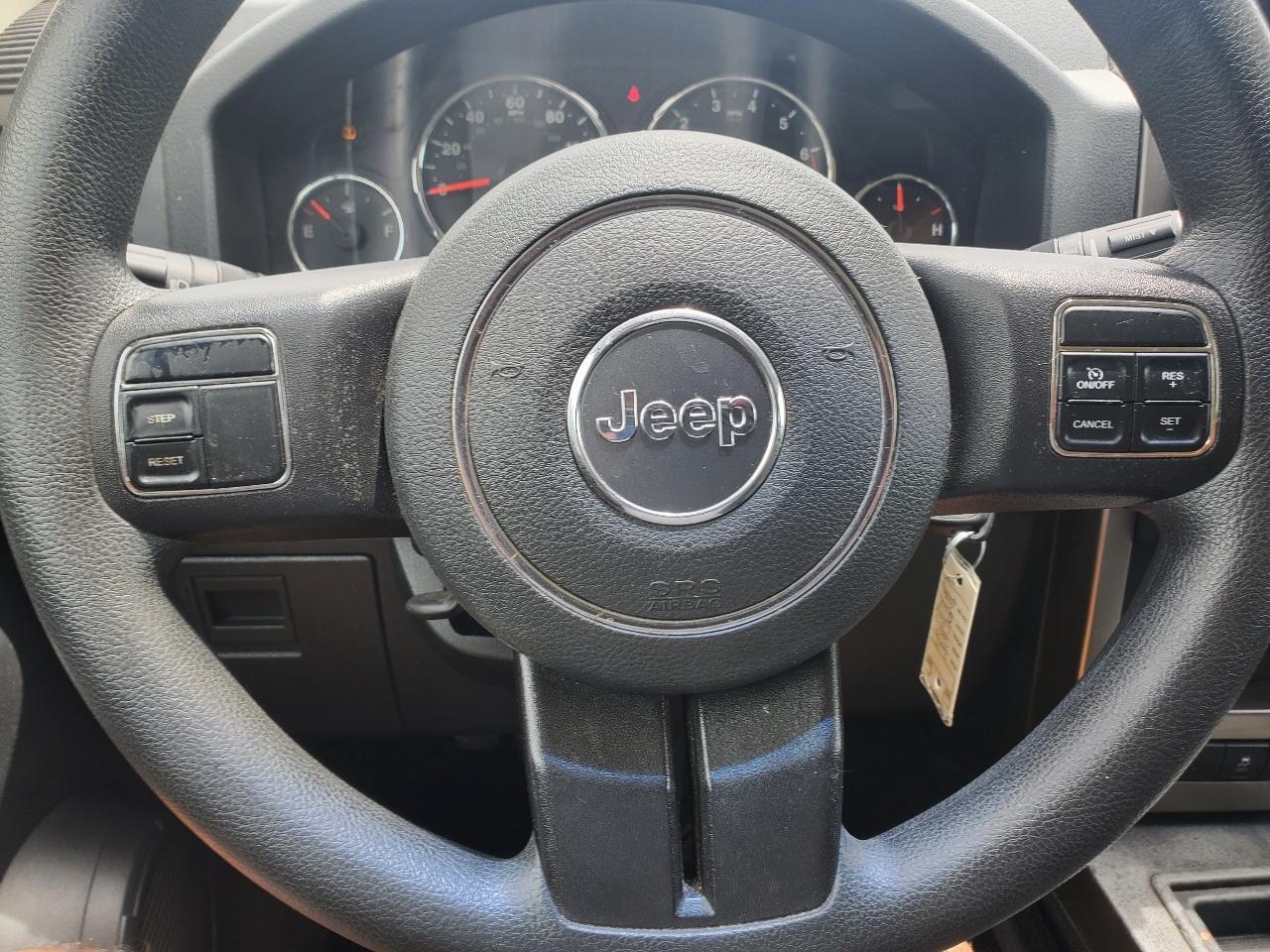 Jeep Liberty Sport 2WD 2012
