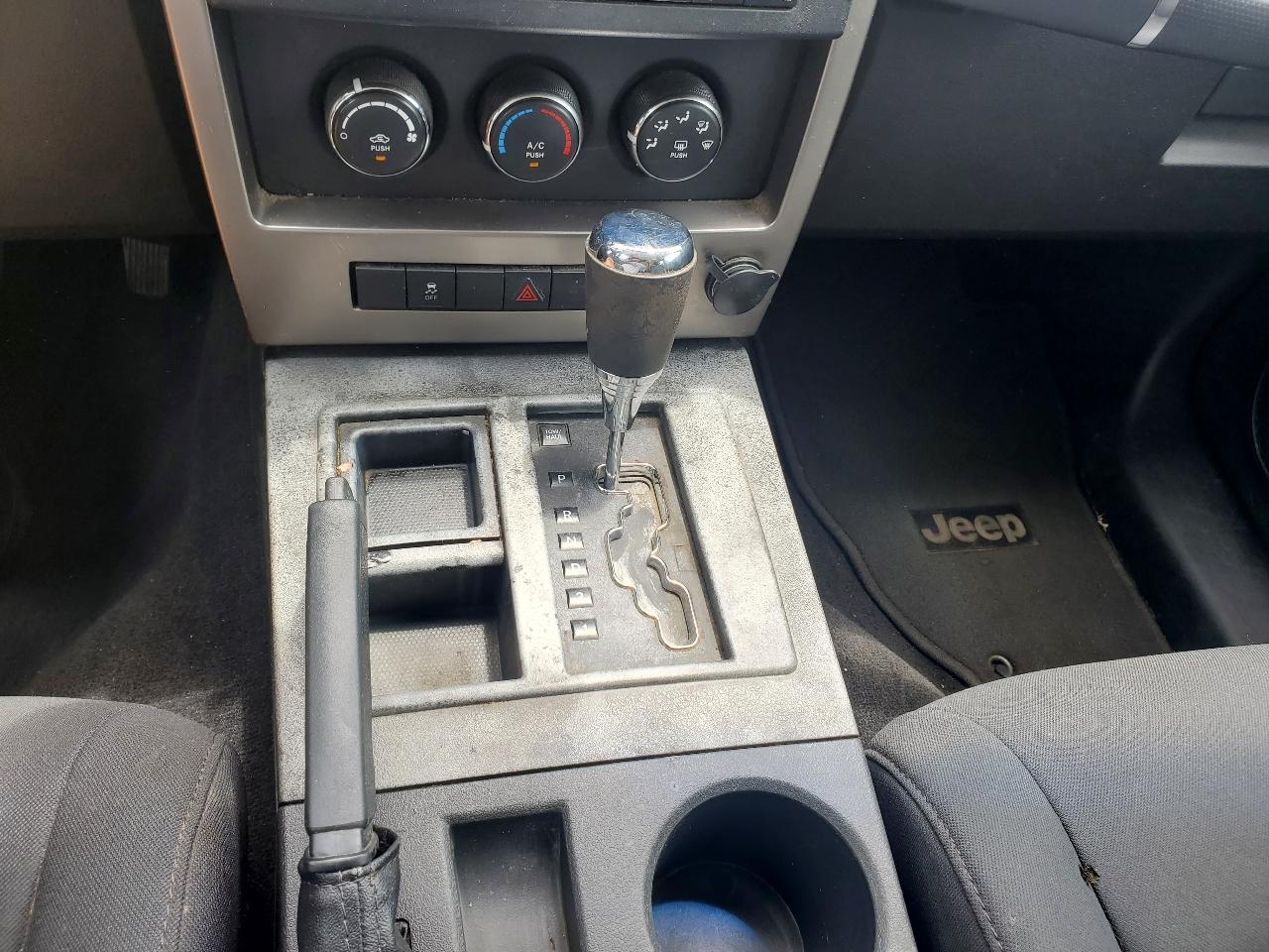 Jeep Liberty Sport 2WD 2012