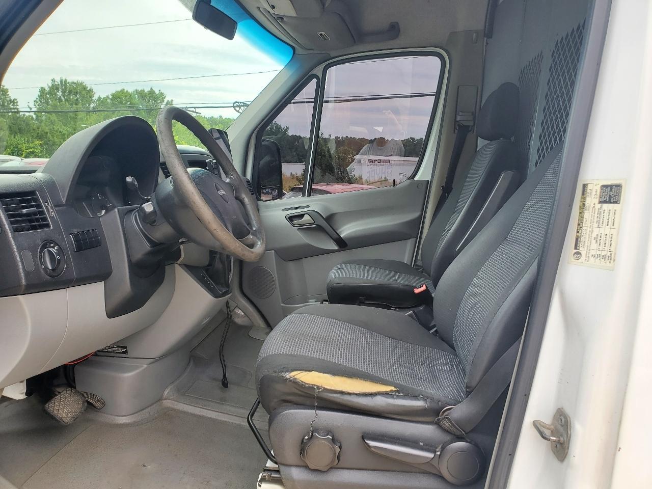 Freightliner Sprinter 2500 144-in. WB 2012