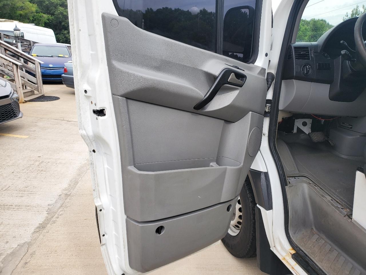 Freightliner Sprinter 2500 144-in. WB 2012