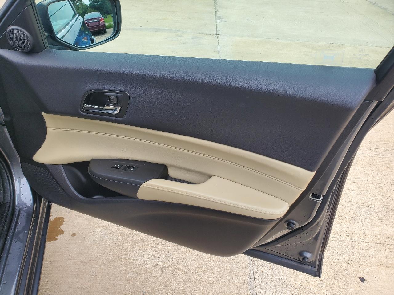 Acura ILX 5-Spd AT w/ Technology Package 2013