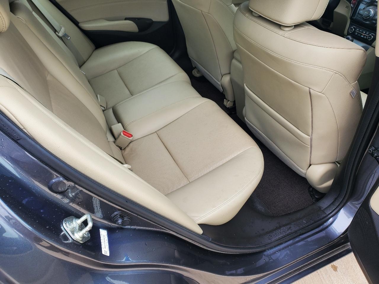 Acura ILX 5-Spd AT w/ Technology Package 2013