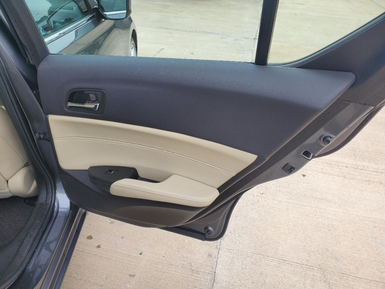 Acura ILX 5-Spd AT w/ Technology Package 2013