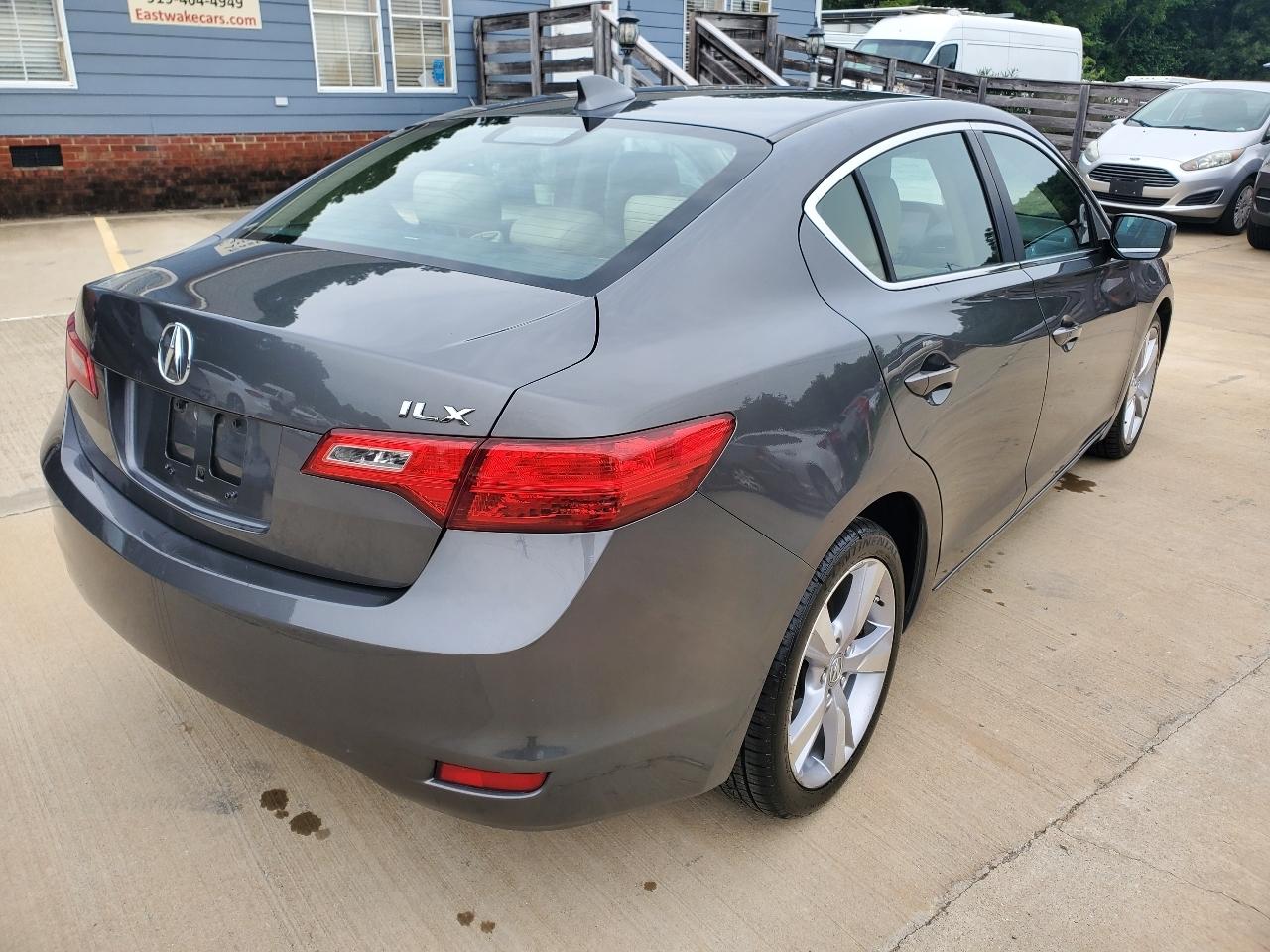 Acura ILX 5-Spd AT w/ Technology Package 2013