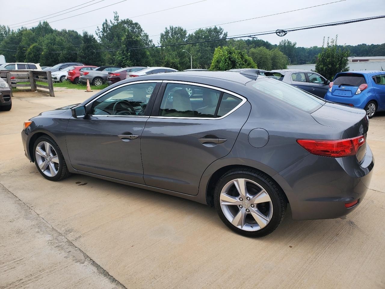 Acura ILX 5-Spd AT w/ Technology Package 2013