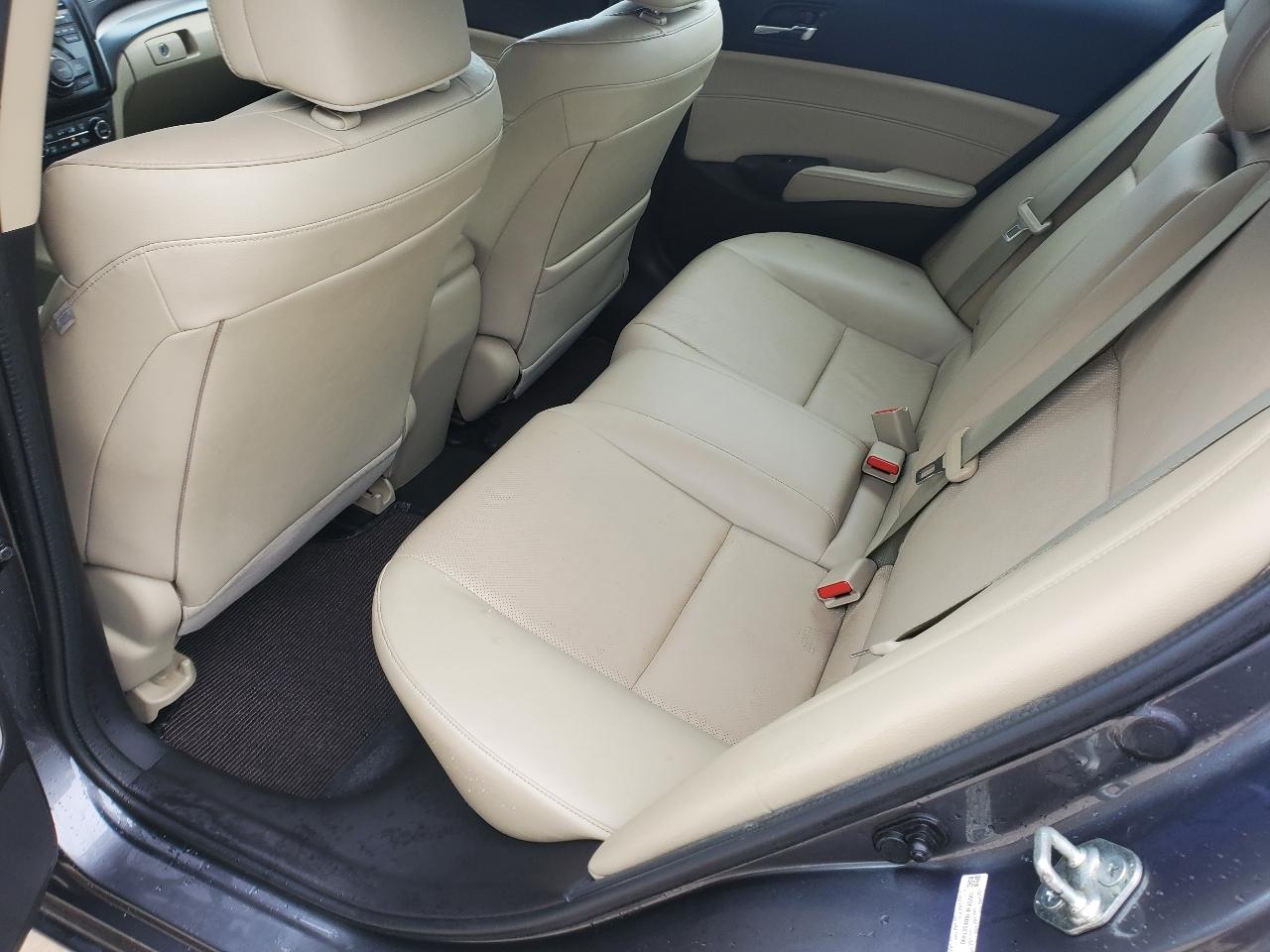 Acura ILX 5-Spd AT w/ Technology Package 2013