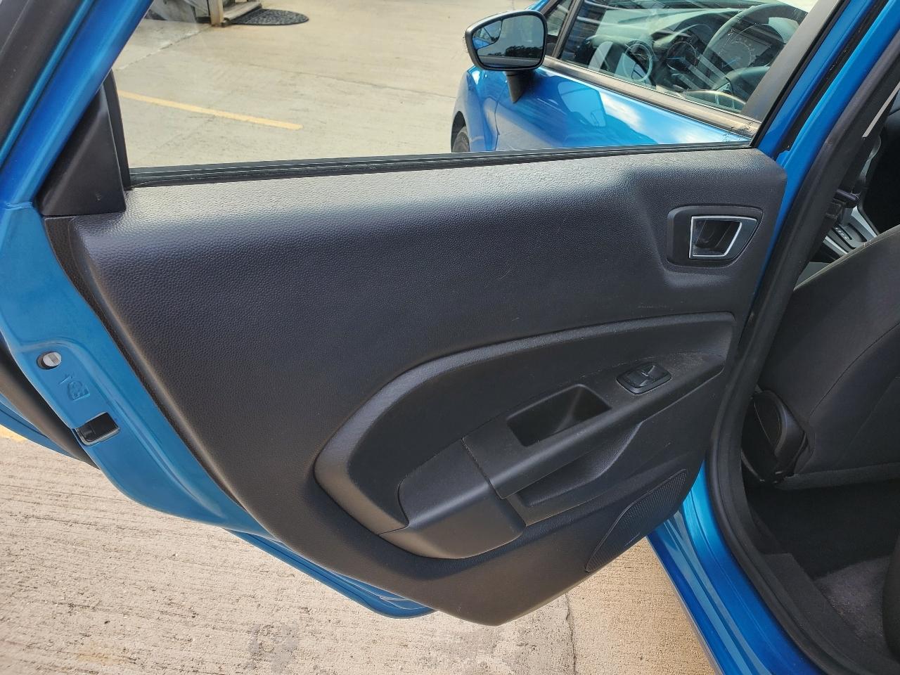 Ford Fiesta SE Sedan 2015