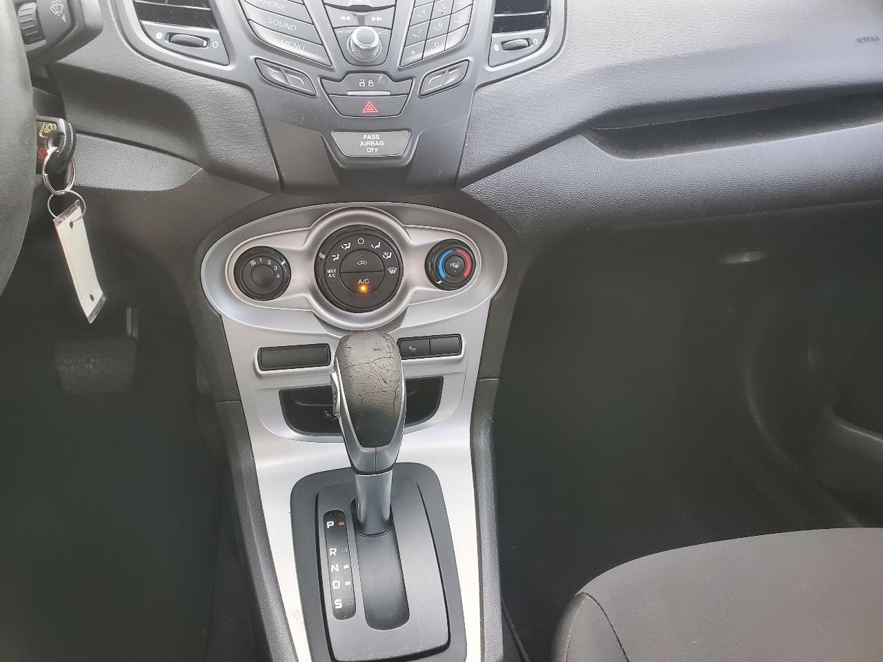 Ford Fiesta SE Sedan 2015