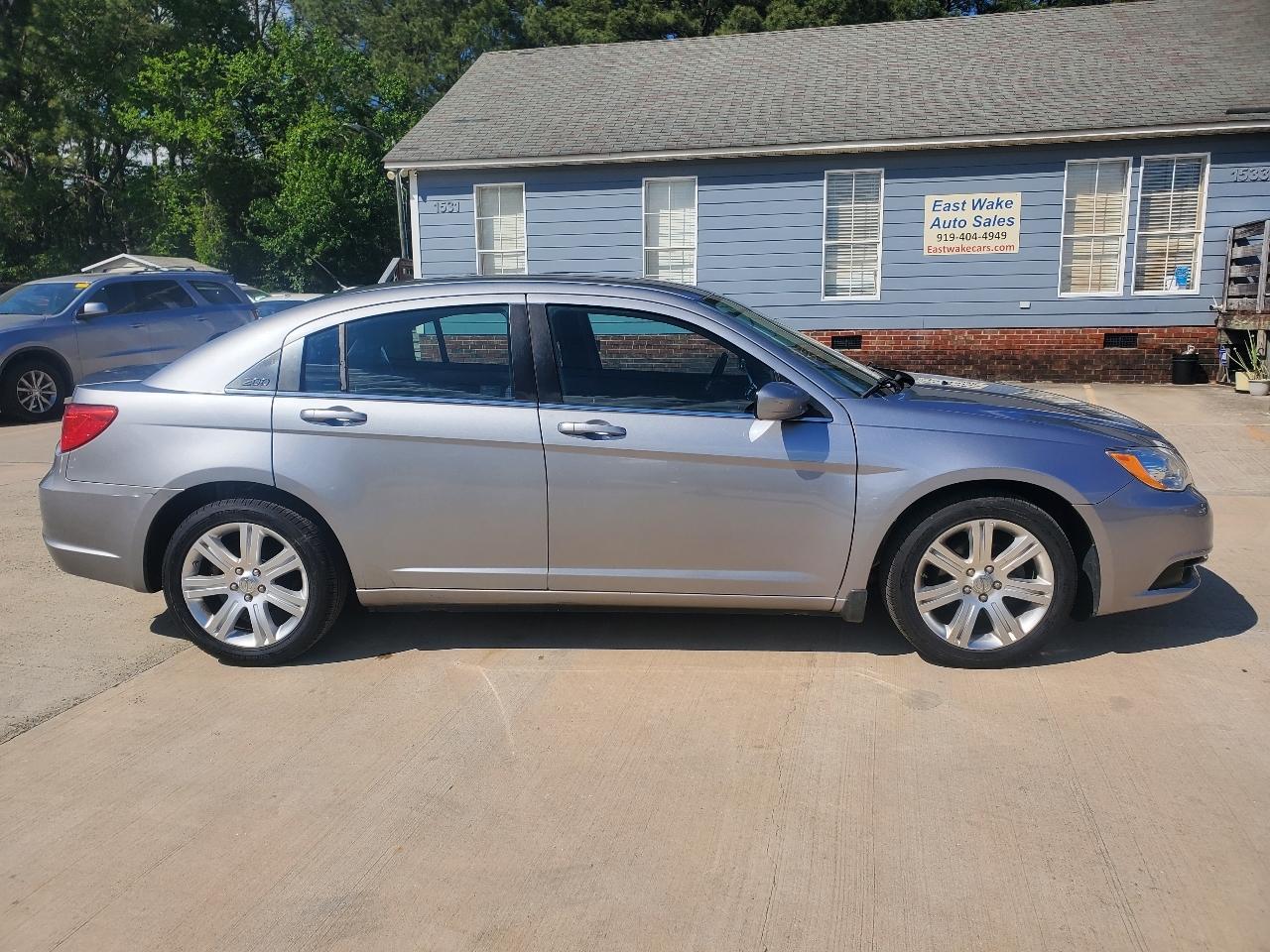 Chrysler 200 LX 2013