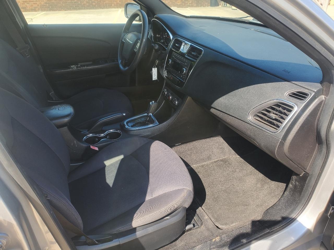 Chrysler 200 LX 2013