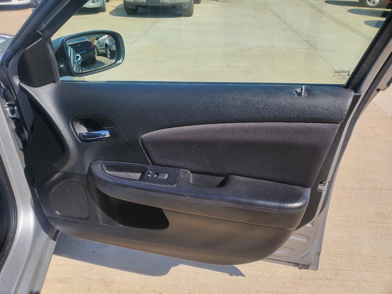 Chrysler 200 LX 2013