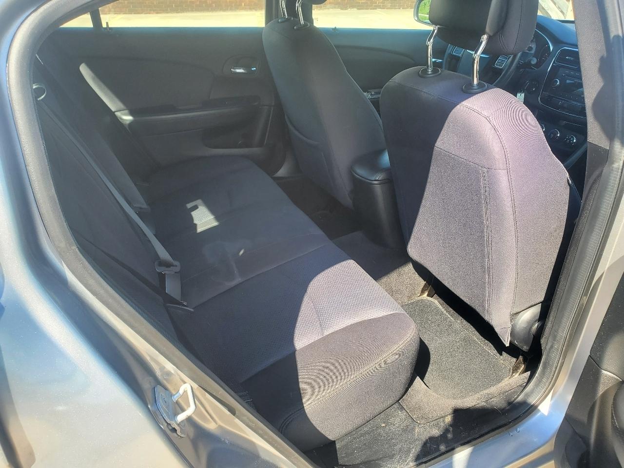 Chrysler 200 LX 2013
