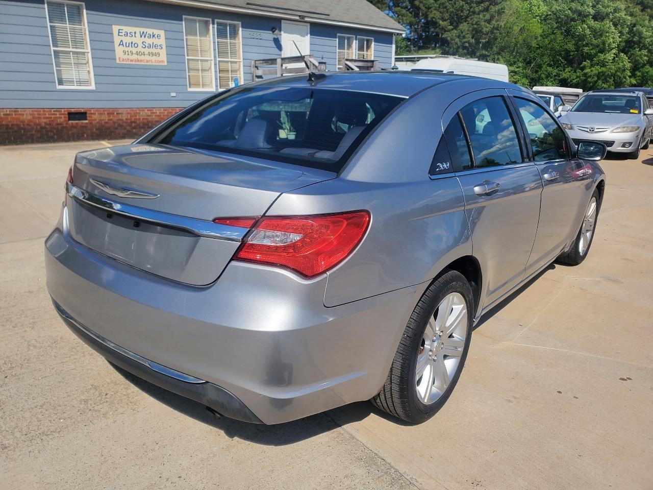 Chrysler 200 LX 2013