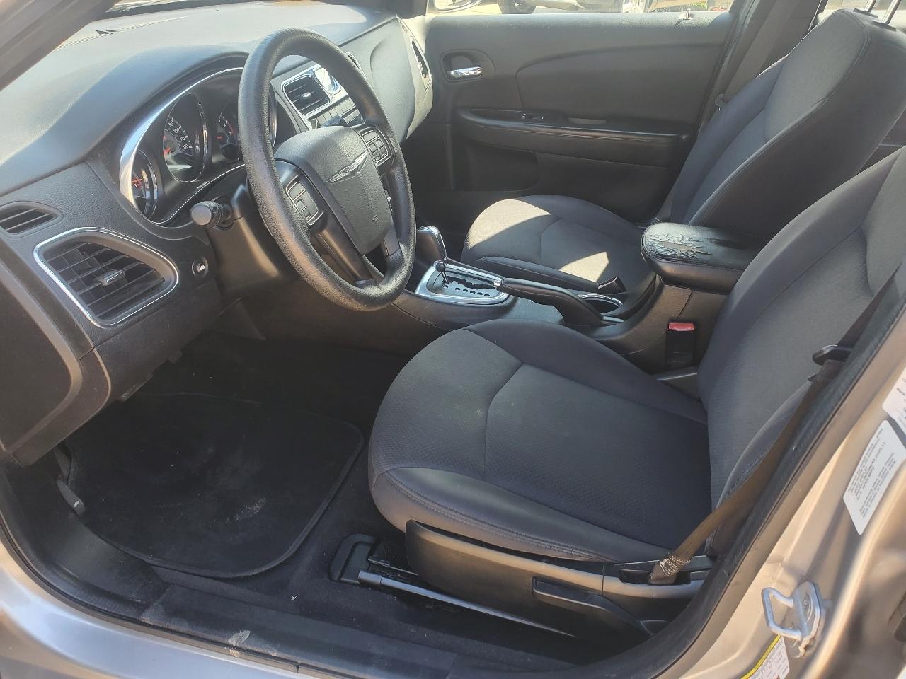 Chrysler 200 LX 2013