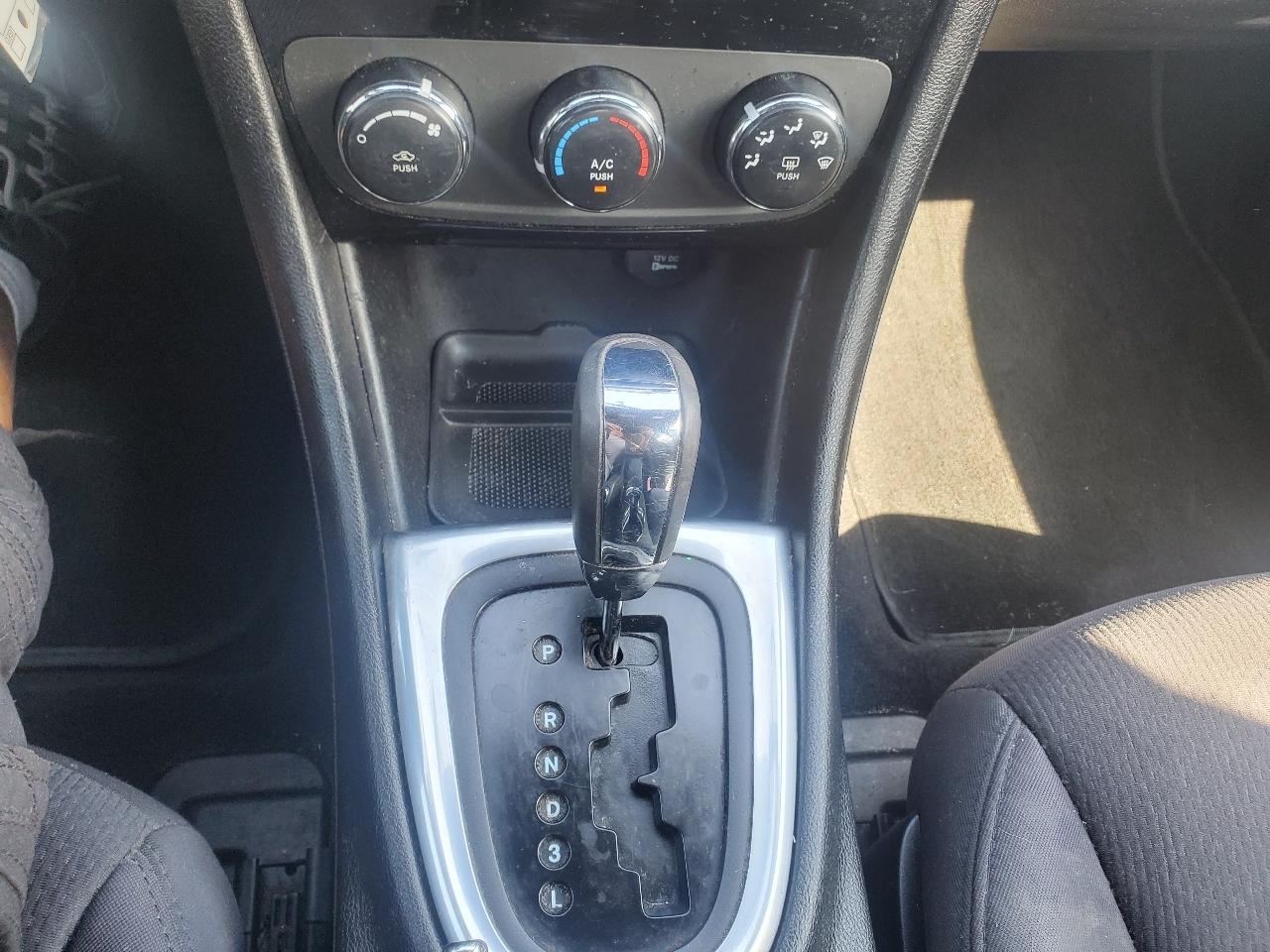 Chrysler 200 LX 2013